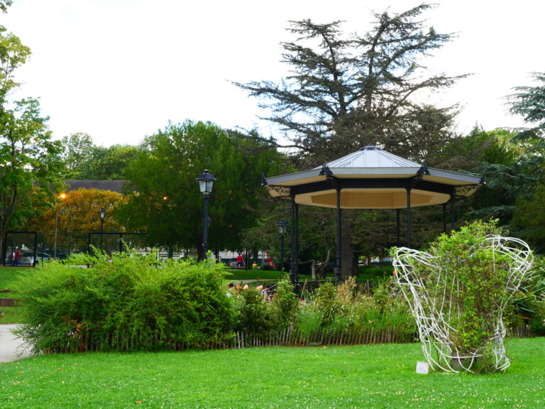 Kiosque à musique au Parc Henri Leyma à Taverny
